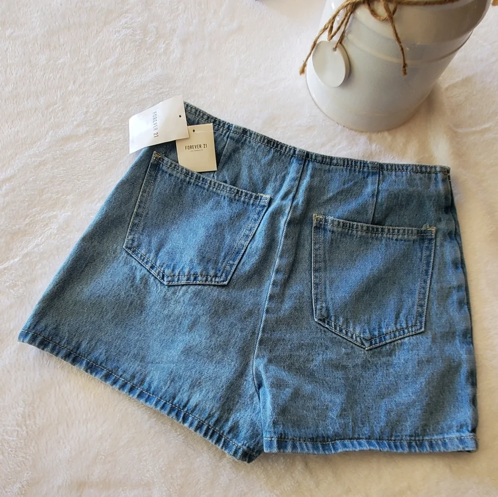 Women shorts - Picture 10 of 11